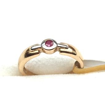 Kuldsõrmus 585 rubiiniga 2,23g
