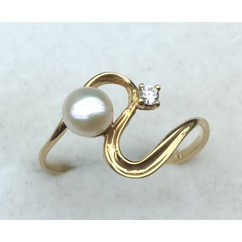Kuldsõrmus 585 pärliga 1,90g